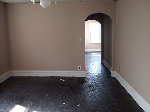 2nd image of 3925 Hemlock St APT 1