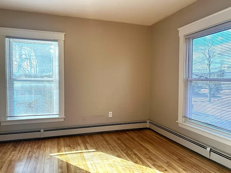 900 Main St #2 — Photo 8