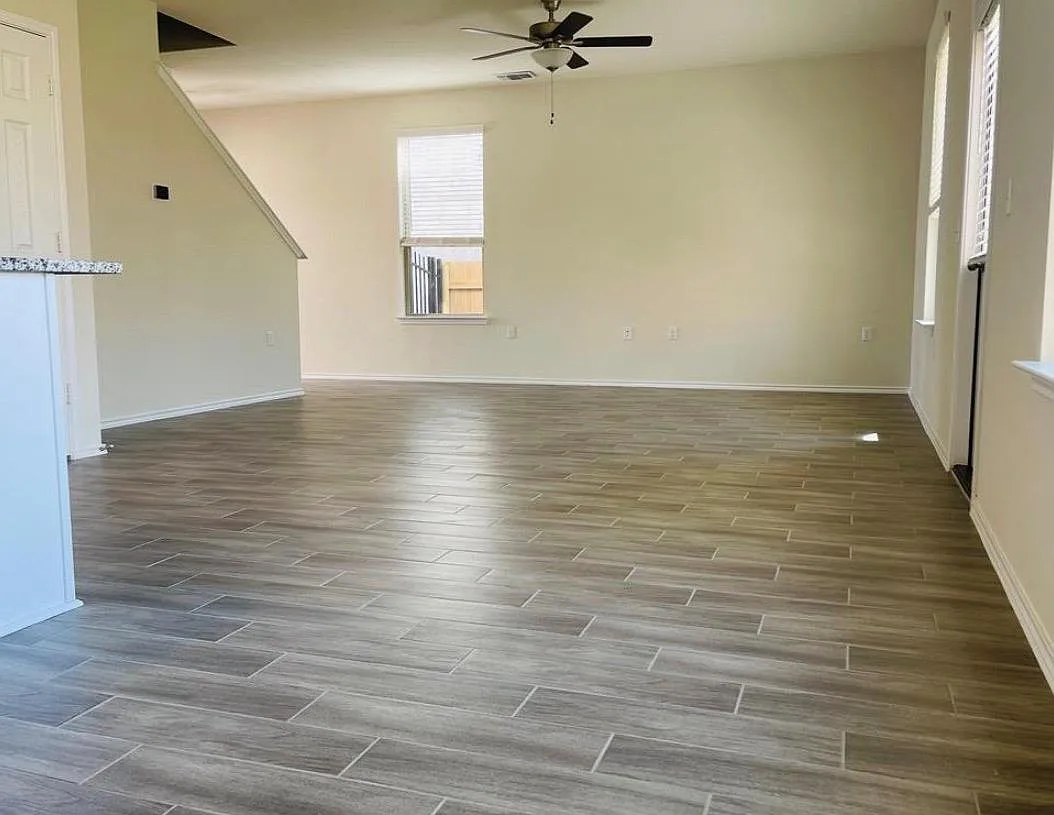 3 bed, 2.5 bath, 1700 sqft, $2,200 — Photo 4