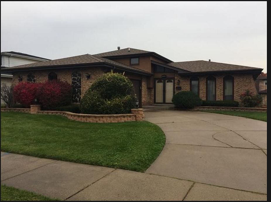 1st image of 750 E 194th St #House