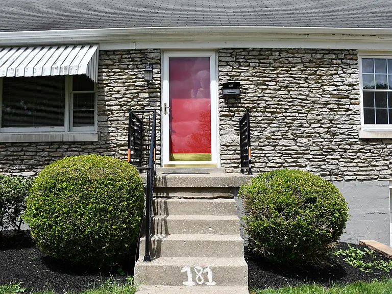 181 Saint James Dr — Photo 3