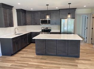 33 W Naperville Rd, Westmont, IL 60559