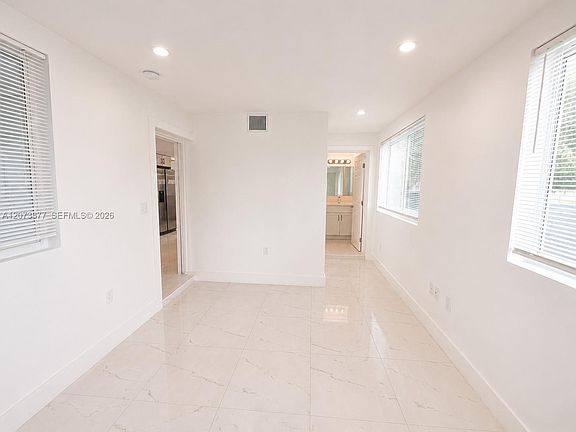 5th image of 1800 NE 154th St