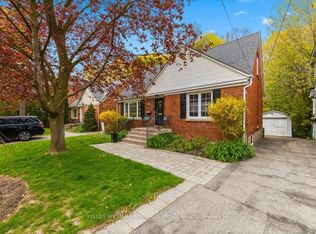 19 Walker Rd, Toronto, ON M2N2K2