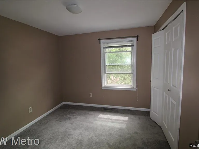 311 Woodlawn Ave — Photo 14