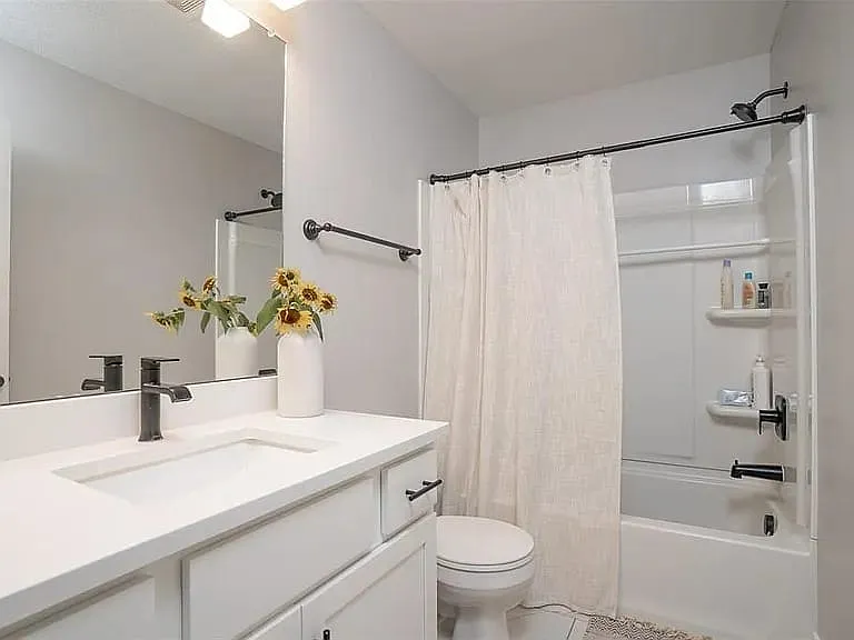 3217 Lakeview Dr SE — Photo 6