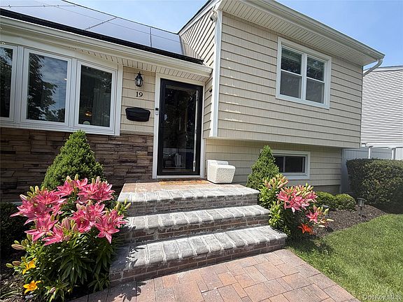 2nd image of 19 Fleetwood Avenue