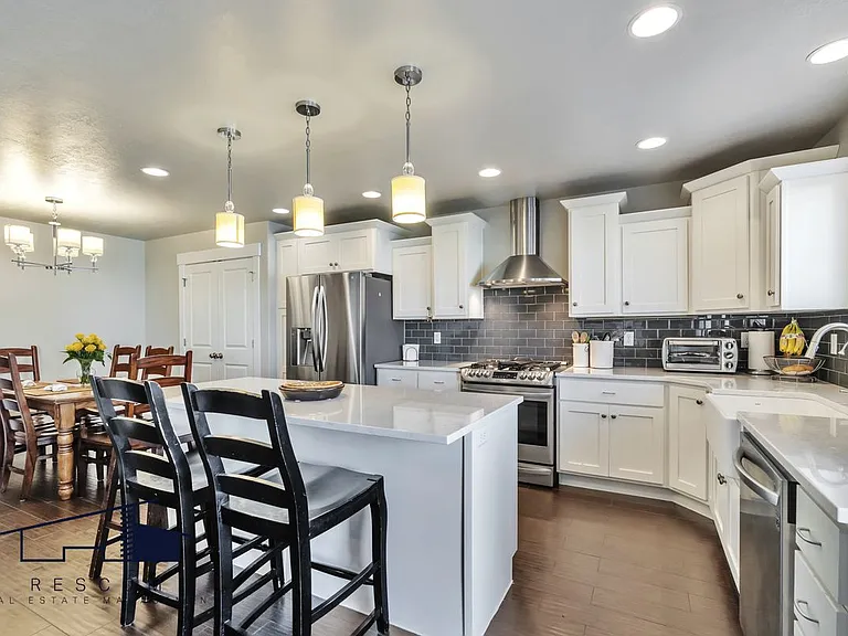 1439 Dunbar Ln — Photo 2