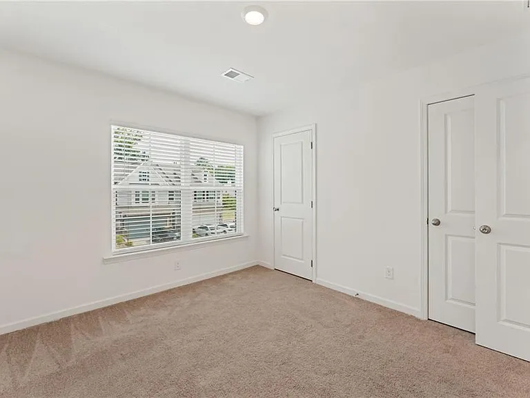 649 Isom Walk — Photo 28
