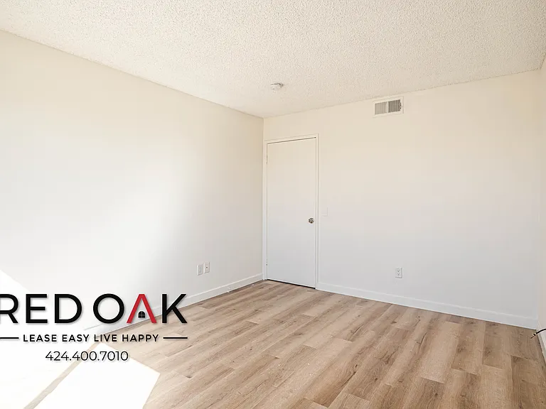 11823 Victory Blvd #214 — Photo 27
