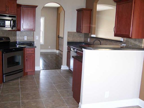 3rd image of 1716 Apache Lot 652