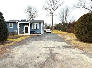 1216 N Lakeshore Dr, Round Lake, IL 60073