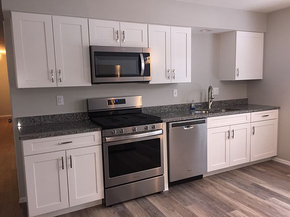 5th image of 5057 Towne Centre Dr