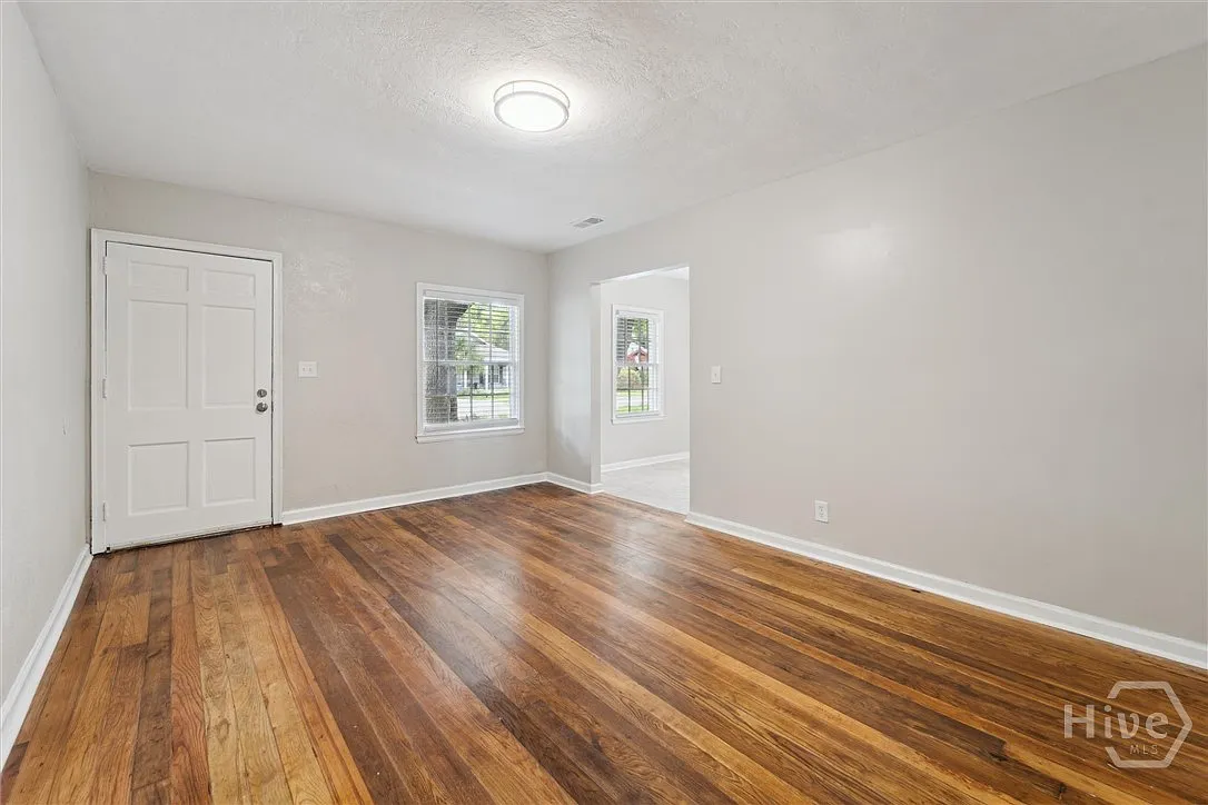 2 bed, 1.0 bath, 773 sqft, $1,550 — Photo 4