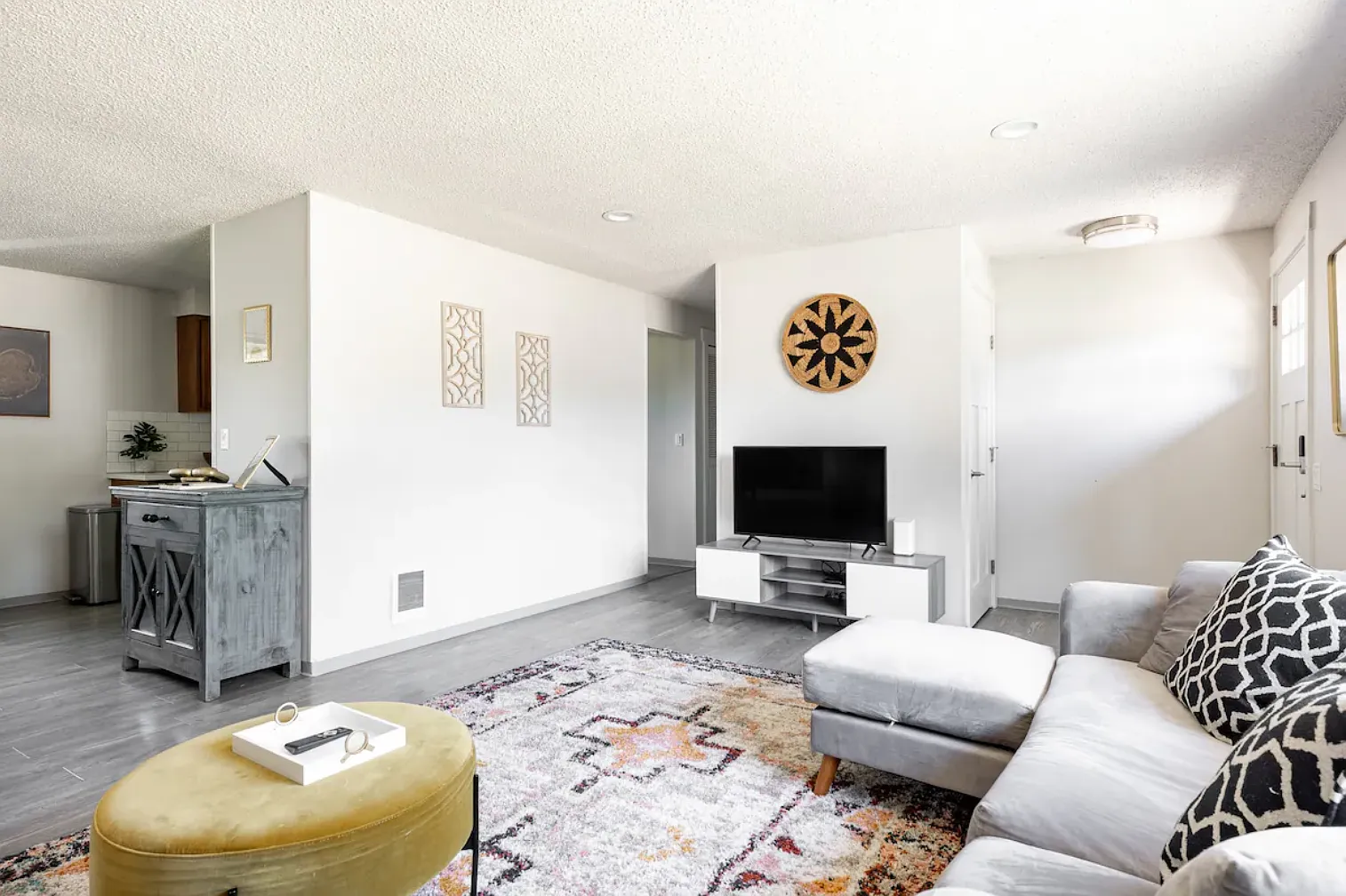 3 bed, 1350 sqft, $2,900 — Photo 4