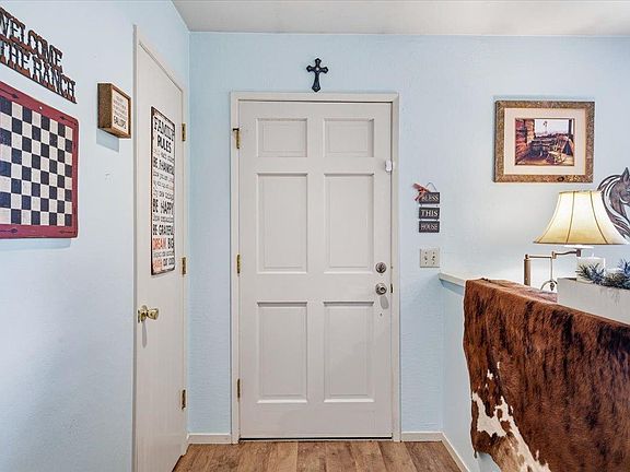 3rd image of 18835 Hilltop Rd