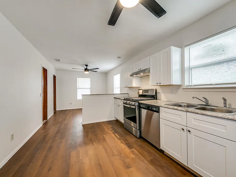 2509 Valwood Pkwy #2 — Photo 2