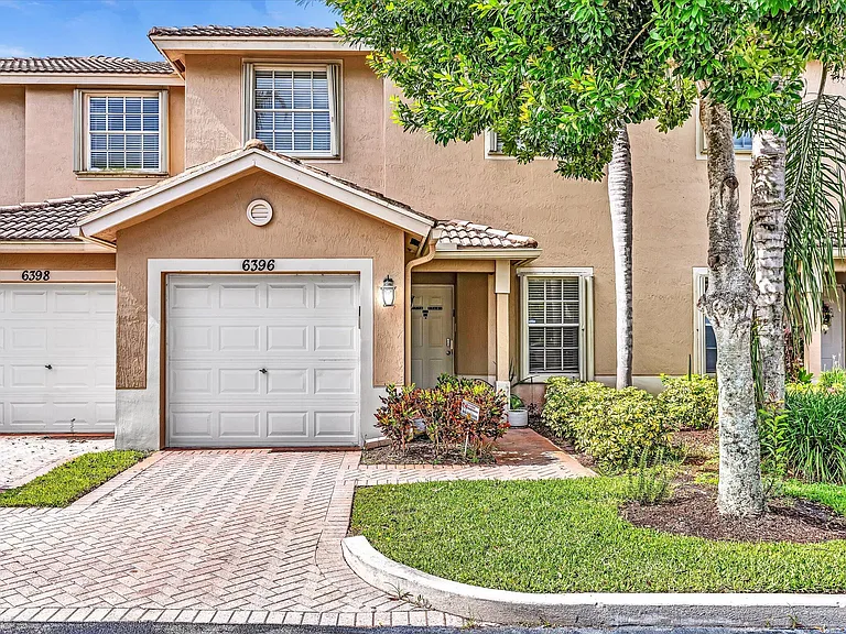 6396 Park Lake Cir — Photo 1