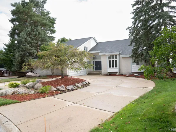 31033 Evergreen Ct, Farmington Hills, MI 48331