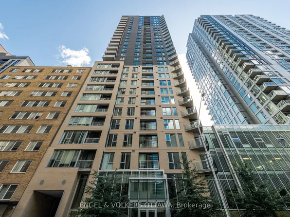 40 Nepean St #1103, Ottawa, ON K2P 0X5