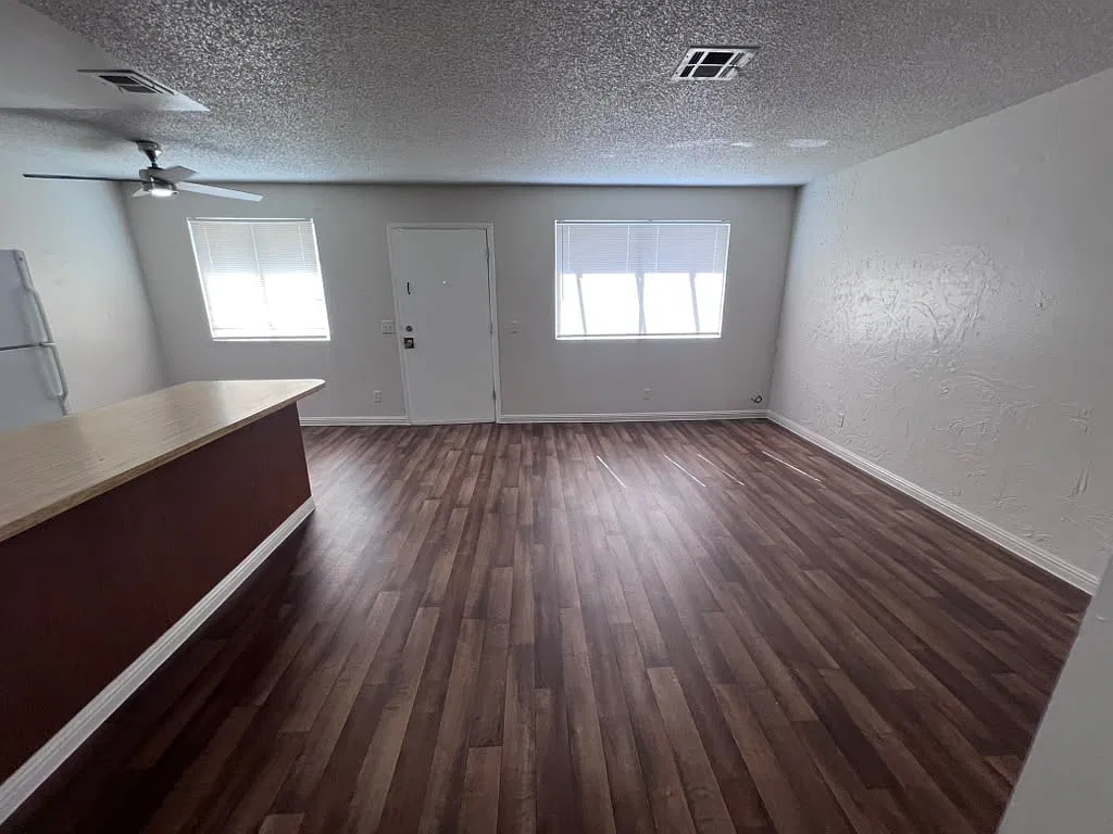 2 bed, 1000 sqft, $1,095 — Photo 4