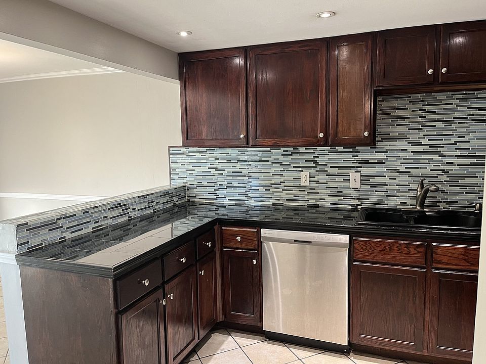 1st image of 701 Ashlawn Pl #0