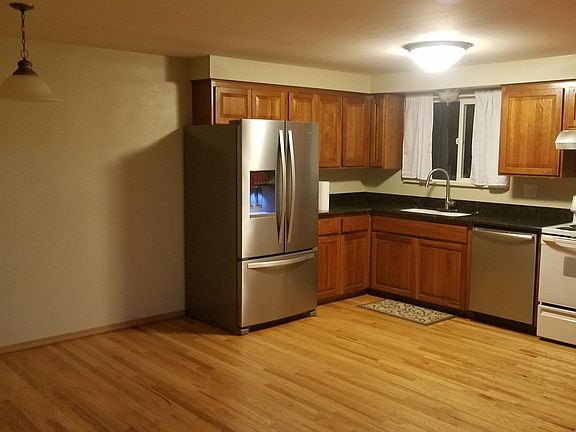 3rd image of 2540 S Crestline Dr