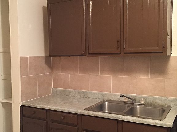 4th image of 4201 Phlox St APT 1