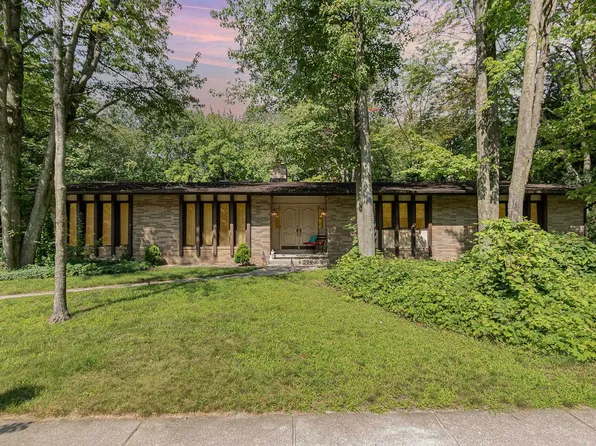 5107 Foxcroft Dr, Midland, MI 48642