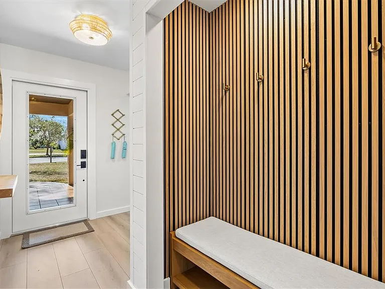 2641 Hyde Park St — Photo 3