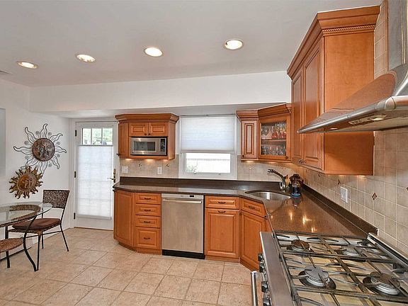 4th image of 29 Nottinghill Dr