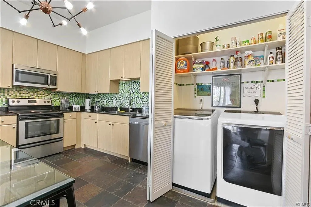 1 bed, 680 sqft, $3,000 — Photo 2