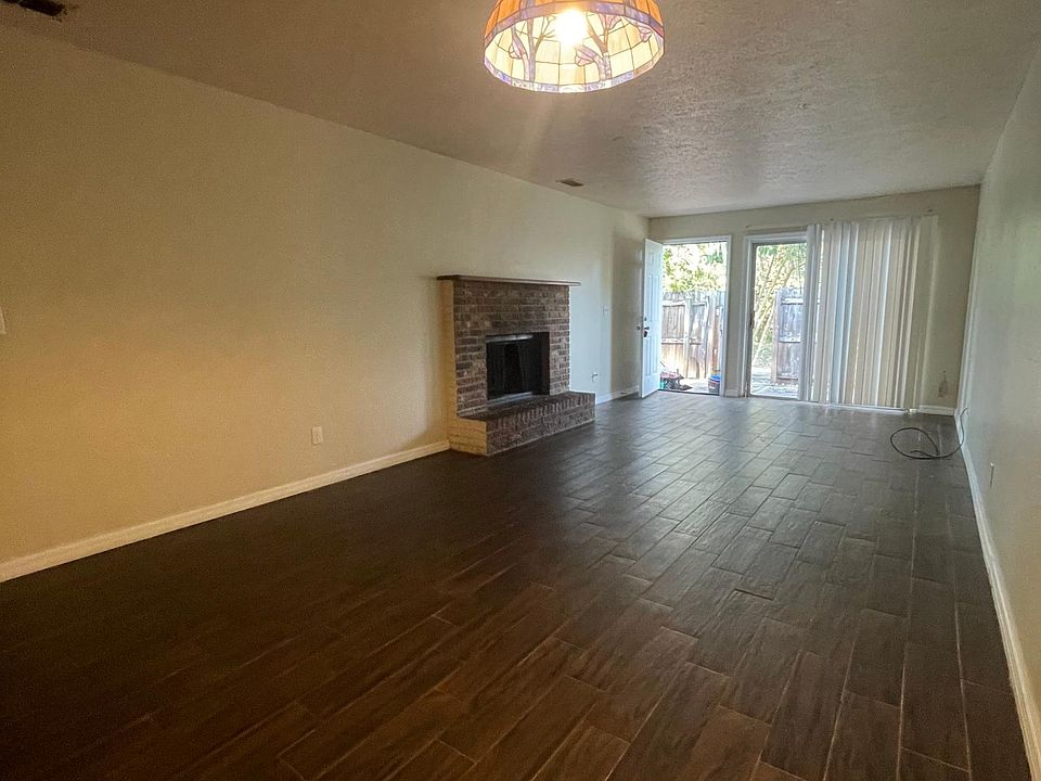 1st image of 3990 SE 17th Ct APT B