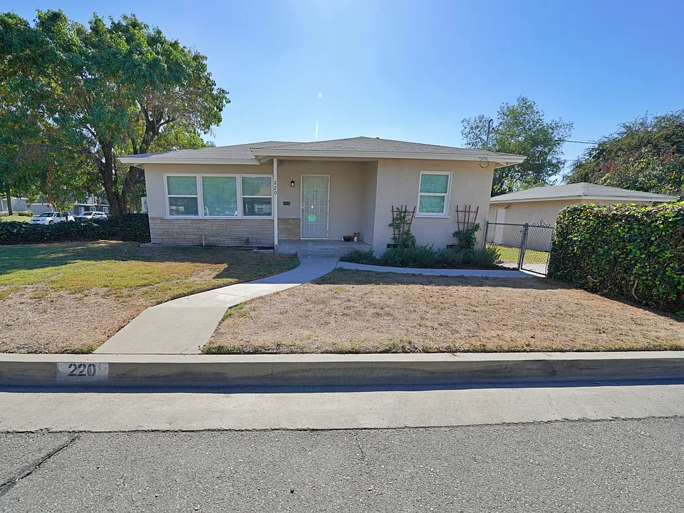 220 E Walnut Ave