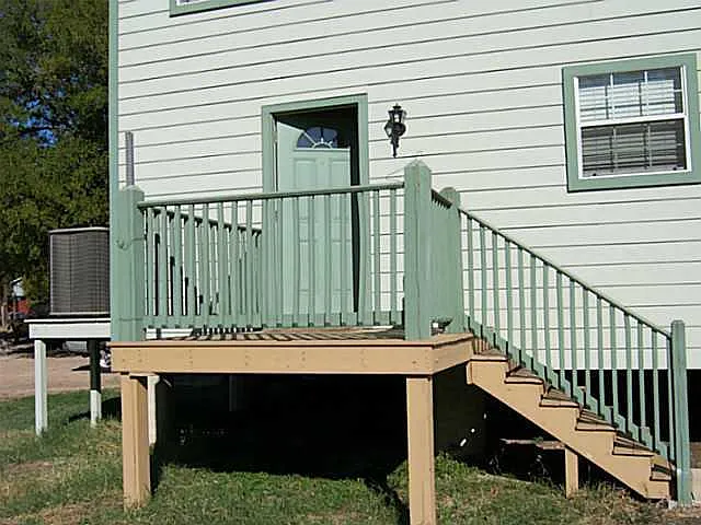 1228B Eleanor St — Photo 2