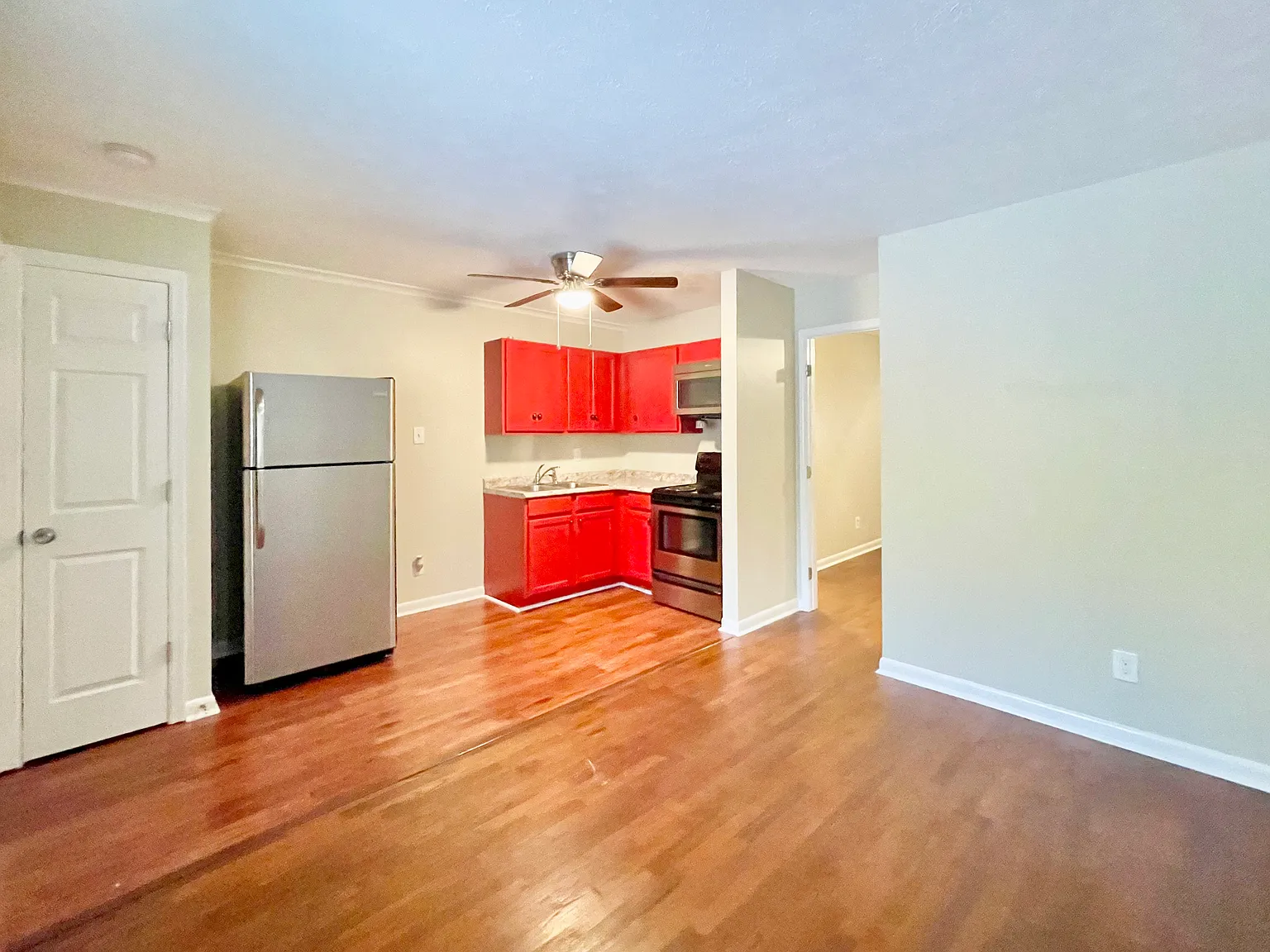 1 bed, 450 sqft, $895 — Photo 3