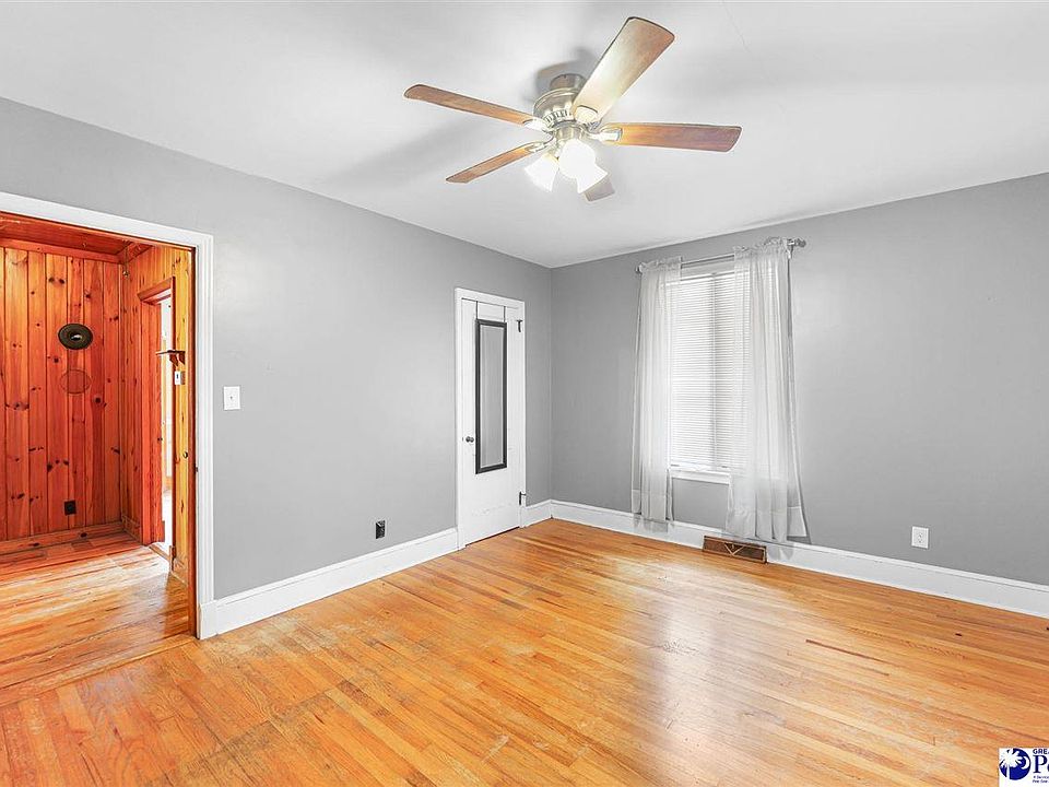 13th image of 619 Saluda Dr