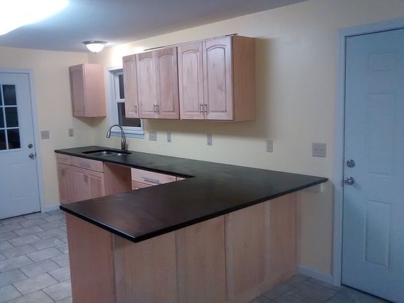 Kitchen breakfast bar