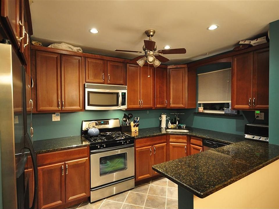 New Gourmet Kitchen 