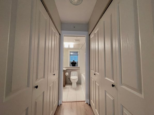 2 bedroom rental in Surrey — photo 9