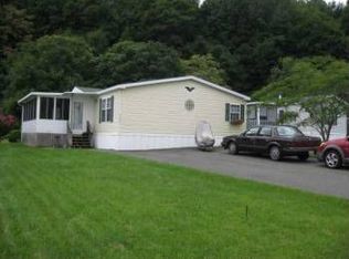 305 Ashford Ln, Hereford, PA 18056