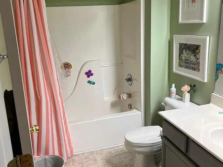2nd level full bathroom
