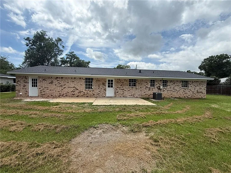 7662 Simmons Dr — Photo 16
