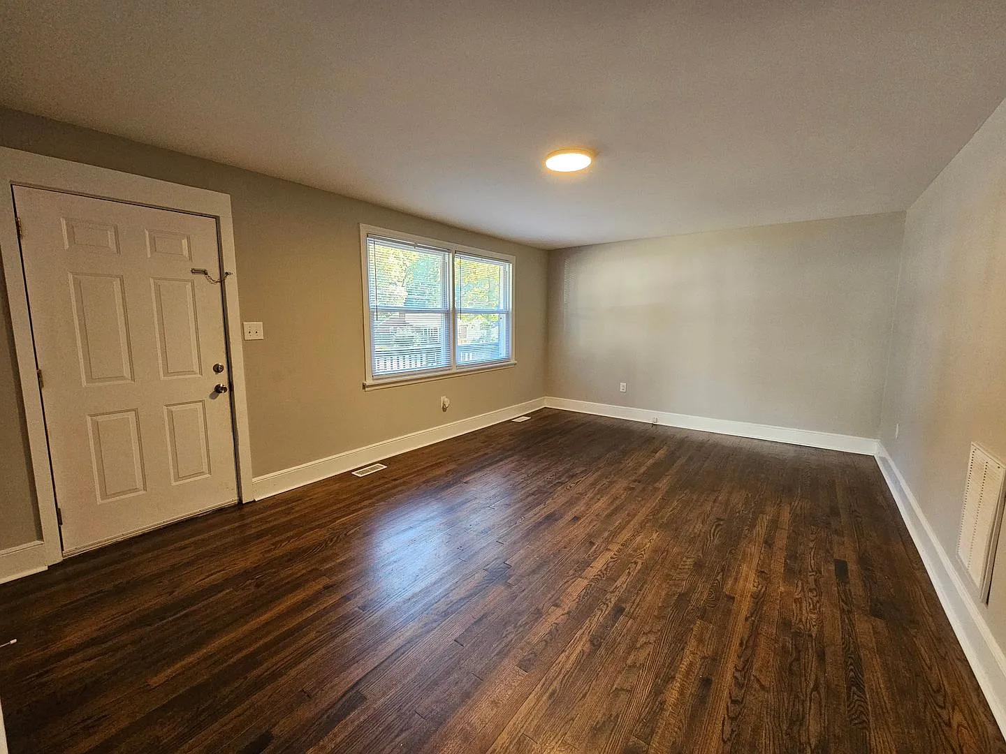 New Listing — Photo 4