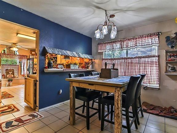 4th image of 1615 Sahara Dr