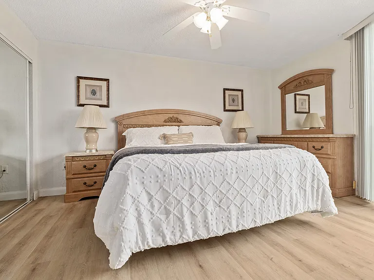 1000 Cove Cay Dr — Photo 12