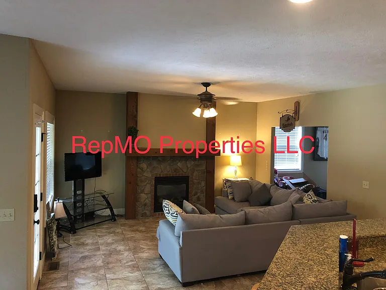 1357 N Vintage Ave — Photo 2