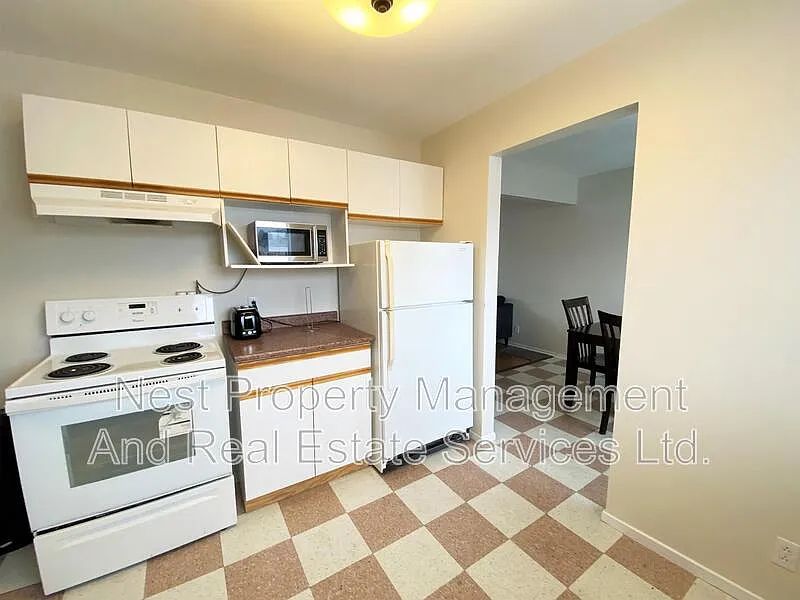 3 bed, 1.0 bath, $1,995 — Photo 4