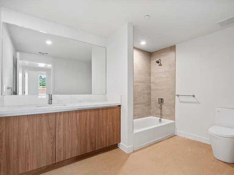 1717 N Winona Blvd #201 — Photo 6