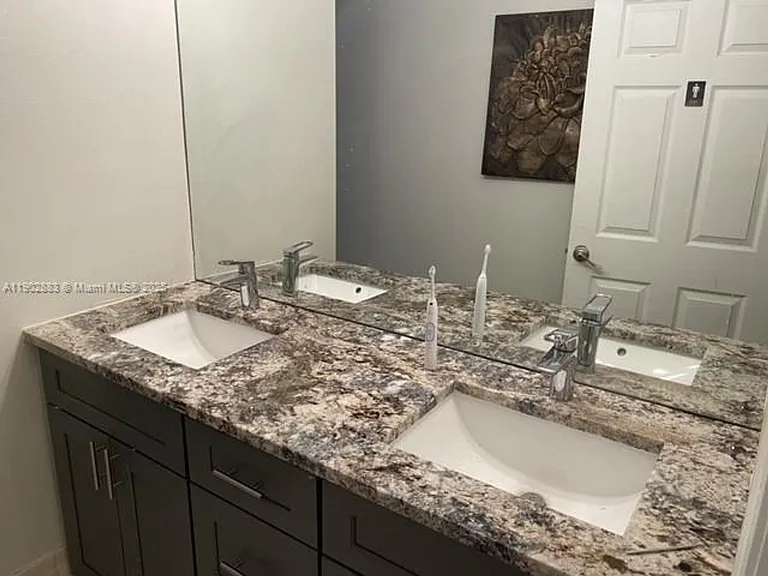 3647 Barberry Dr — Photo 20